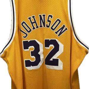 Magic Johnson: Mitchell & Ness Gold Lakers Jersey